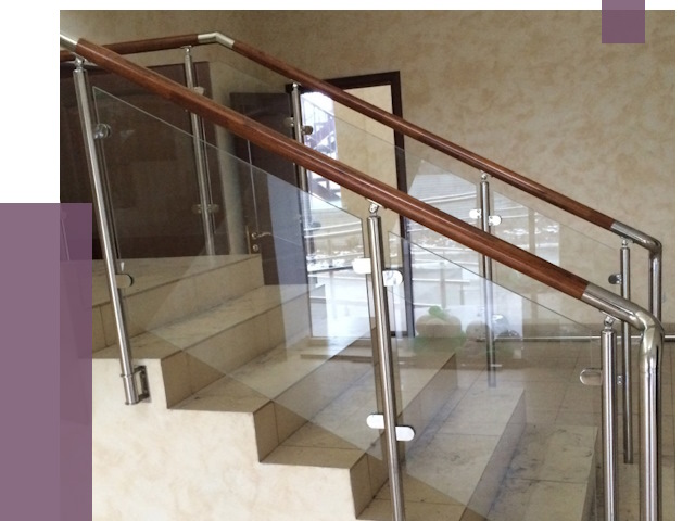 Комбинированные перила из металла и дерева в Южном-Сахалинске