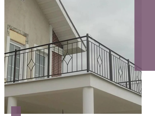 Изготовление балконных ограждений в Южном-Сахалинске из металла и стекла