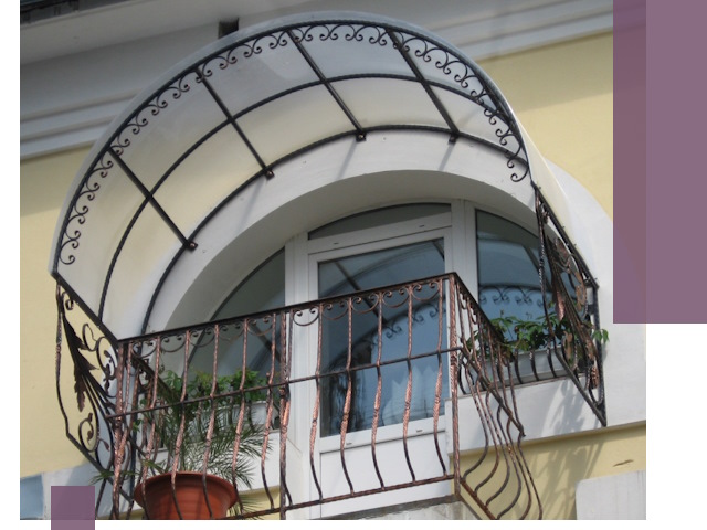 Козырьки над балконом в Южном-Сахалинске — изготовление и монтаж